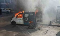 Gaziosmanpaşa'da park halindeki araç alev alev yandı