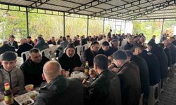 Gelenek sürüyor: Tüm mahalle bir araya gelerek bayramı kutladı