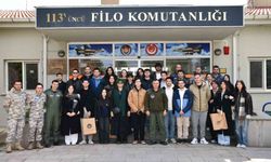 Gençler kışlada Mehmetçikle omuz omuza bir gün geçirdi