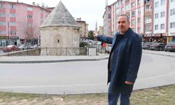 Gün boyu insanlar fark etmeden yanından geçiyor, Anadolu'nun en büyük ahisi burada yatıyor