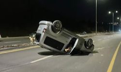 Hafif ticari araç takla attı