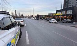 İki otomobil ve tramvayın karıştığı kazada 2 kişi yaralandı