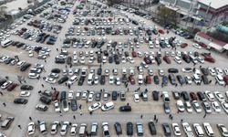 İkinci el oto pazarında buruk bayram