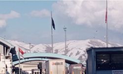 İran sınırındaki Esendere Sınır Kapısı'nda geçişlere kısıtlama getirildi