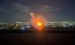 İran'da Radyo ve Televizyon Kurumu binası vuruldu, yayınlar kesildi