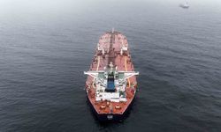 İstanbul Boğazı'na yaklaşırken vurulan tanker havadan görüntülendi