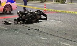 İzmir'de motosiklet ile otomobil çarpıştı: 1 ölü, 2 yaralı