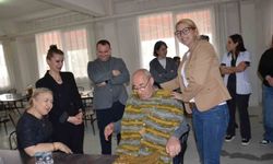 Kadın doktorlardan yaşlılara sıcacık dokunuş