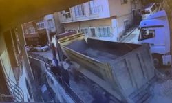 Kağıthane'de kayan hafriyat kamyonunu durdurmaya çalışırken aşağı düşen şoför hayatını kaybetti