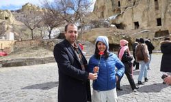 Kapadokya'da kadın turistlere çiçekli 8 Mart sürprizi