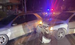 Karaman'da iki otomobilin çarpışması kameraya yansıdı: 1 yaralı