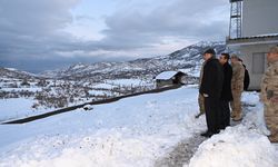Karla kaplı karakolda Mehmetçikle iftar programı düzenlendi