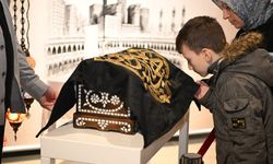 Kartepe'de 'Sakal-ı Şerif' ve Kabe örtüsü ziyarete açıldı