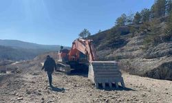 Kastamonu'da iş makinesinin 700 litre yakıtı ve elektronik parçalarını çaldılar