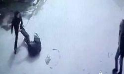 Kaza sonrası bıçaklı kavga kamerada