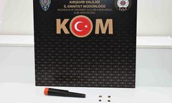 Kırşehir'de durdurulan araçtan sikke ve uyuşturucu çıktı