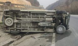 Kontrolden çıkan minibüs takla attı, sürücü yaralandı