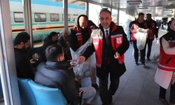 Konya'da iftar vaktine yolda yakalananlara iftarlık ikram edildi