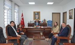 Köyceğiz'de İstiklal Marşı'nı okuma yarışmasında 1'inci olan öğrenci ödüllendirildi