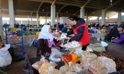 Kuyucak Belediyesi pazaryerinde kadınların gününü kutladı