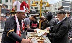 Lahmacun ustası 'Maçı kazanırsak bin lahmacun dağıtacağım' dedi, sözünü tuttu