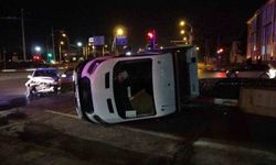 Malatya'da kamyonetin devrilme anı kamerada