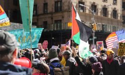 Manhattan'da 'Krallara Hayır' protestosunda on binlerce kişi yürüdü