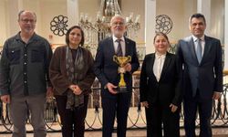 Masa tenisi turnuvasında dereceye giren sağlık personeline tebrik