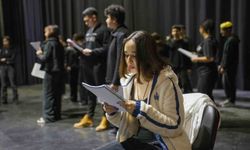 Mersin'de tiyatroya ilgi artıyor, kurslar yoğun katılımla sürüyor
