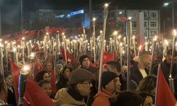 Meşaleler Çanakkale şehitleri için yandı