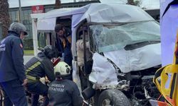 Minibüs, hafif ticari araç ve otobüse çarptı: 7 yaralı