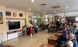 Miniklerden huzurevi sakinlerine anlamlı ziyaret