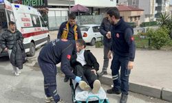 Motosiklet otomobile çarptı, 2 kardeş yaralandı