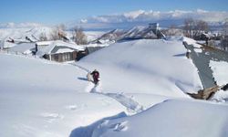 Muş'ta 1800 rakımlı köy kara gömüldü: Evler kar altında, ulaşım tünellerle sağlanıyor