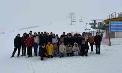 Öğrenciler kayak merkezinde doyasıya eğlendi