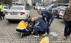 Ordu'da geri manevra yapan otomobilin çarptığı kadın yaralandı