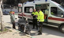 Osmaniye'de kontrolden çıkan şarjlı motosiklet kaldırıma çarptı: 1 yaralı