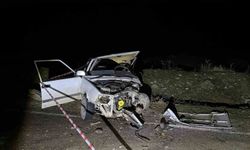 Otomobillerin kafa kafaya çarpıştığı kazada 1 kişi öldü, 1 kişi yaralandı