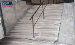 Pazar yerine yapılan engelli rampaları tepki çekti