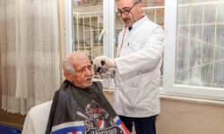 Ramazan Bayramı öncesi yaşlılara evde berber hizmeti