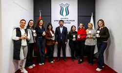 Rektör Sarıbıyık'tan kadın personele anlamlı kutlama