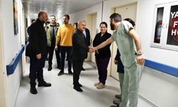 Rektör Sözbir sağlık çalışanları, hasta ve yakınları ile bayramlaştı