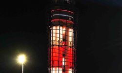 Sabiha Gökçen'de Çanakkale ruhu gökyüzüne yansıdı: ATC, Türk bayrağı renkleriyle aydınlatıldı