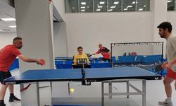 Sağlık çalışanları masa tenisi turnuvasında buluştu