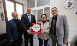 Şehzadeler'de kadın muhtarlara 8 Mart ziyareti