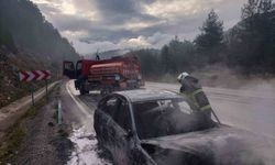 Seyir halindeyken yanan araç kullanılmaz hale geldi