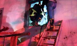 Siirt'te iki katlı binada korkutan yangın