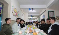 Siirt'te öğrenciler ve öğretmenler iftar sofrasında buluştu