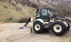 Şırnak'ta sel suları yolları kapattı