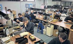 Talebe yetişmek için gece gündüz böyle altın üretiyorlar